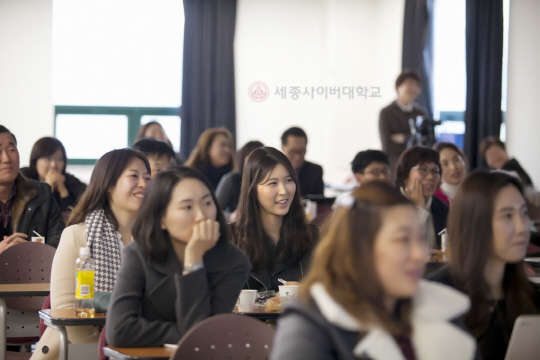 세종사이버대 상담심리학부 학생들이 강의를 듣고 있는 모습. 세종사이버대 제공